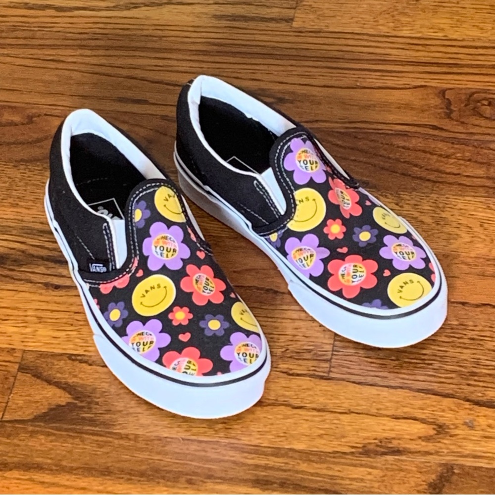 Vans Classic SlipOn Radically Happy Skate Shoe Sneaker Unisex NWT
Boys Kids Teen - Picture 3 of 16